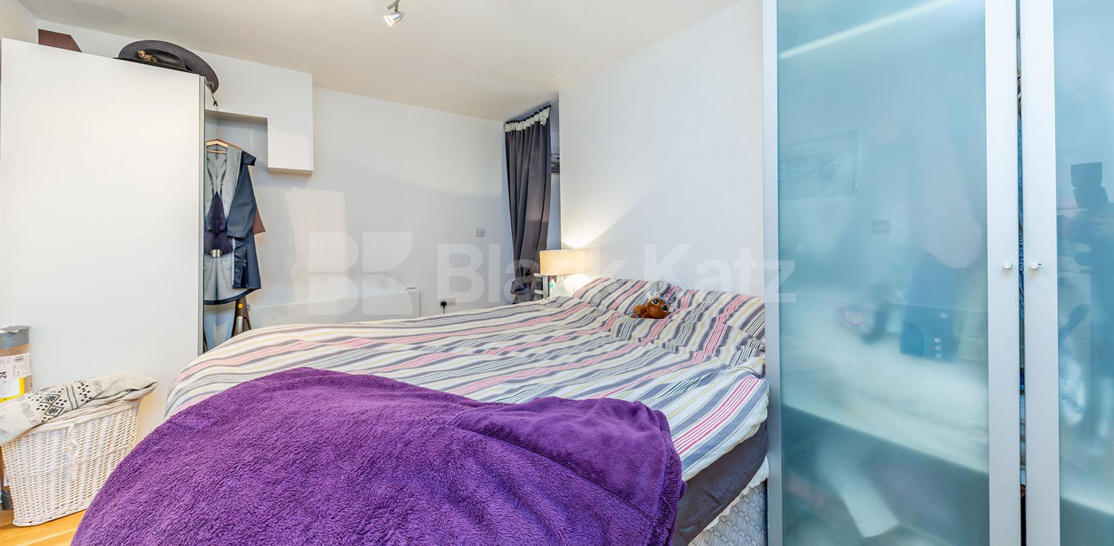 Spacious modern one bed with access to a communal garden  Camden Road, Camden
